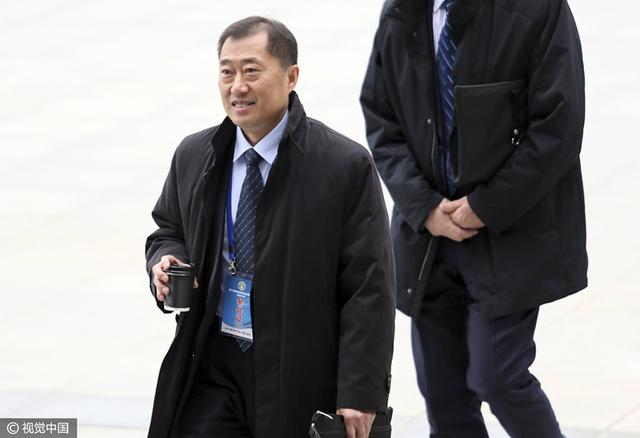 实际上，导演约什;布恩是一个很擅长于拍摄青少年电影的导演，他在2014年拍摄的《星运里的错》，堪称好莱坞近些年青少年电影的翘楚之作